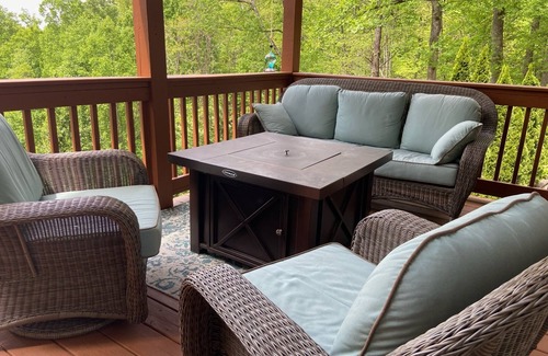 Blairsville House | Million Dollar Sunset Views on Mountain, Hot Tub, Fire Table, Fire Pit,Game Room