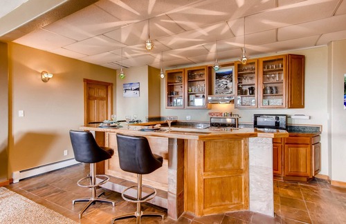 Golden Apartment | Million Dollar View Near Denver, Big West Skiing, and Countless Natural Wonders