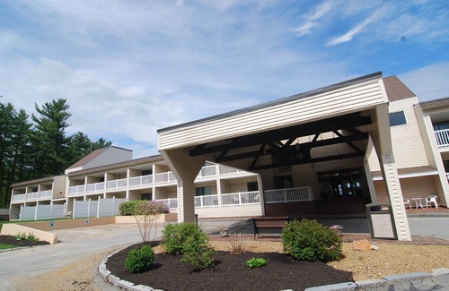 Weirs Beach Condo | Million Dollar View of Lake Winni w/Kitchenette, nBalcony. Flexible check in/out
