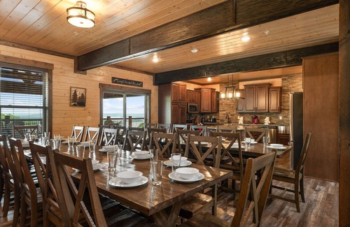 Branson House | Million Dollar View w Pvt Indoor Pool-B-Ball Court-Free Tickets-Hot Tub-Games-Sleeps 52-Lake View