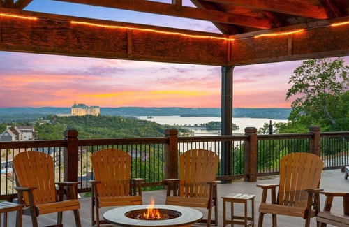 Branson House | Million Dollar View w Pvt Indoor Pool-B-Ball Court-Free Tickets-Hot Tub-Games-Sleeps 52-Lake View