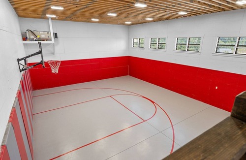 Branson House | Million Dollar View w Pvt Indoor Pool-B-Ball Court-Free Tickets-Hot Tub-Games-Sleeps 52-Lake View