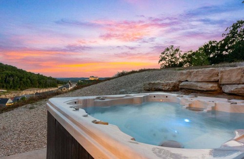 Branson House | Million Dollar View w Pvt Indoor Pool-B-Ball Court-Free Tickets-Hot Tub-Games-Sleeps 52-Lake View