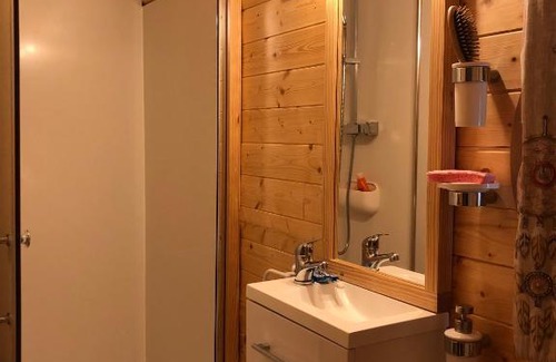 Milly-la-Foret House | Millygite Chalet-on-wheels by the river