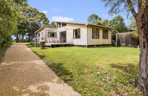 Parapara Cottage | Milnthorpe Cottage - Golden Bay Holiday Home
