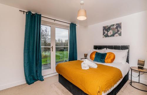 Milton Keynes House | Milton 5BR House with free parking, 3.5 Bathrooms ideal for CONTRACTORS & WEEKEND stays