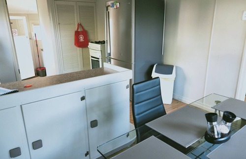 Harristown House | Min 1 week - Best Value FULL HOUSE in Toowoomba - Foxtel & NBN