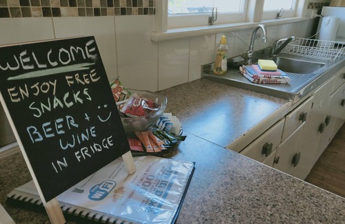 Harristown House | Min 1 week - Best Value FULL HOUSE in Toowoomba - Foxtel & NBN