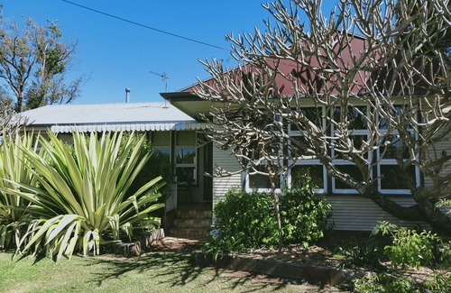 Harristown House | Min 1 week - Best Value FULL HOUSE in Toowoomba - Foxtel & NBN