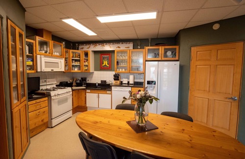 Homer Bed & Breakfast | Mindfulness Room - Good Karma Inn - Bed and Breakfast in Homer, Alaska