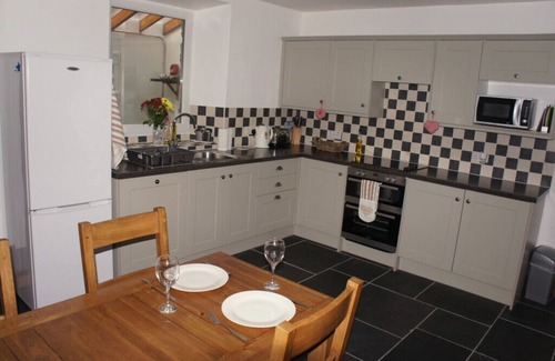 Coniston Cottage | Miner's Cottage: Traditional Cottage with Lake Views