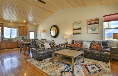 Taos House | Miners Haven, 360° Views + Hot Tub!