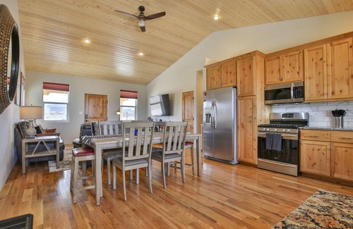 Taos House | Miners Haven, 360° Views + Hot Tub!