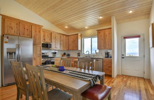 Taos House | Miners Haven, 360° Views + Hot Tub!