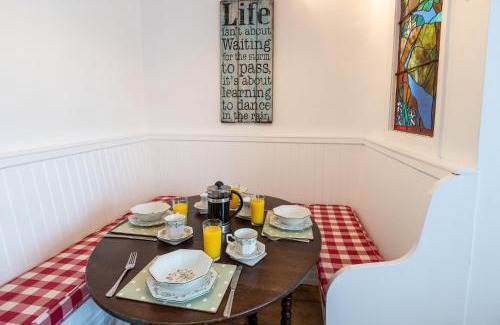 Dulas House | Minffordd Cottage, Moelfre