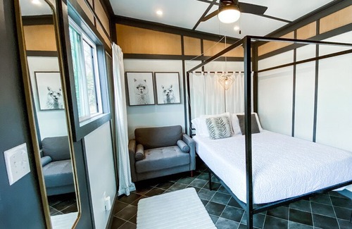 Marion House | "Mini": A private modern tiny house basecamp in Marion NC + gas fire pit