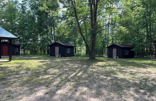 Lake Cabin | Mini Cabin Paradise -15 individual cabins with Access to Private Lake
