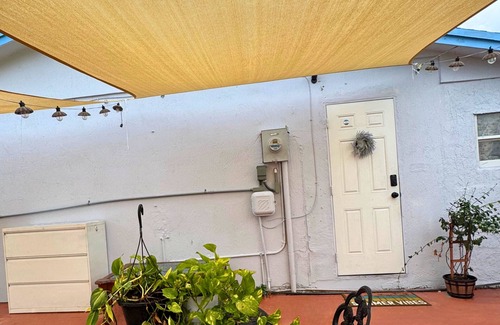 Miami Gardens Apartment | Mini Home. 8 Min to Hard Rock Stadium.