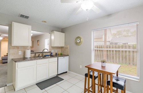 Park East House | Mini-Put-Put Green 3 Bedroom Home with a Pool by Downtown and Beaches