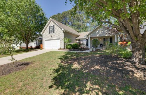 Simpsonville House | Mini Putting Green and Pool Access Simpsonville Gem