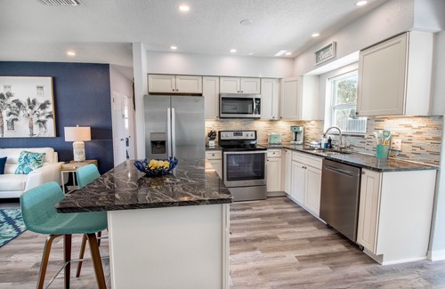 South Pinellas Community Council House | MINI-RESORT: Poolside Bungalow + Poolside Cabana! 5 Minutes to Beach &