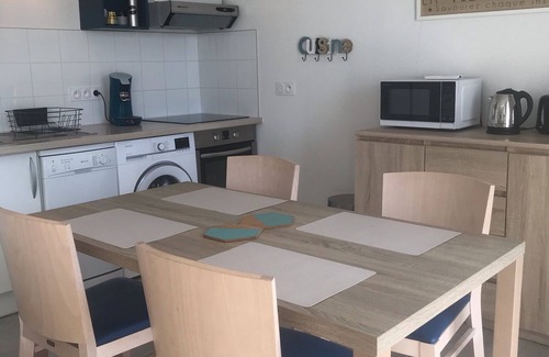 Bonifacio Condo | Mini villa the top of bonifacio with heated pool