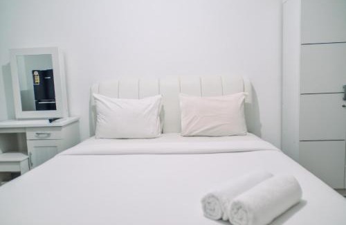 South Tangerang Apartment | Minimalist Studio Room at Urbantown Serpong Apartment By Travelio