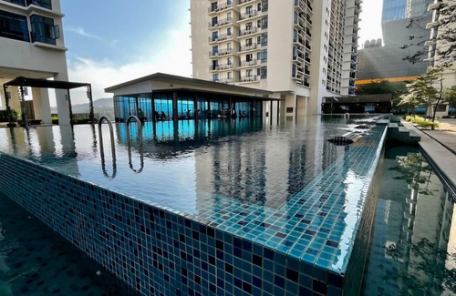 Shah Alam Condo | Minimalist studio with swimming pool fitness room, WiFi in superb Setia Alam