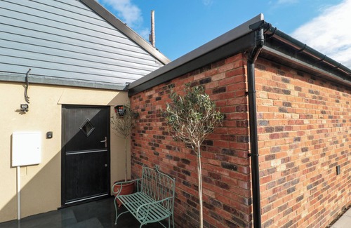 Milton Cottage | MINIME, pet friendly, with a garden in Weston-Super-Mare