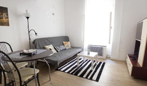 Nepszinhaz negyed Apartment | Minion & Snoopy Apartman