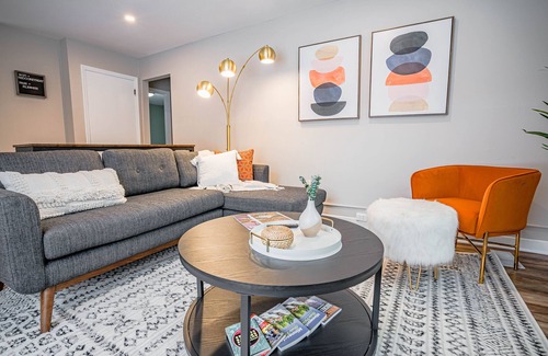 Richfield House | MINNeSTAY* Contempo Cottage