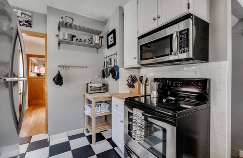 Macalester - Groveland House | MINNeSTAY* Grand Residence
