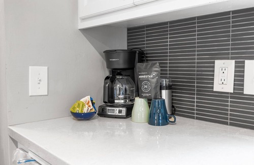 Brooklyn Center House | MINNeSTAY* Parkway Cottage