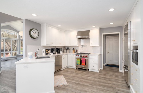 Hager City House | MINNeSTAY* Riverfront Inn | Hot Tub