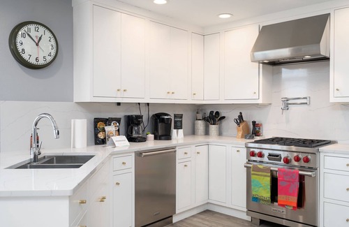 Hager City House | MINNeSTAY* Riverfront Inn | Hot Tub