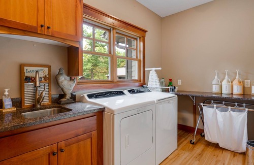 Shakopee House | MINNeSTAY* Woodhaven Retreat | Valentine's Day