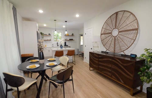 Enderly Park House | Mins to Bank of America Stadium & the Convention Center and restaurants near by!
