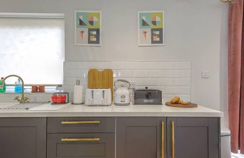 Nottingham House | Mins to City Center Modern House Free parking WiFi