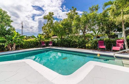 El Portal House | Mins to Downtown - Pool - Free Parking