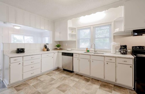 Columbia House | Mins to USC, Hospital, Zoo! Columbia Duet-Unit A