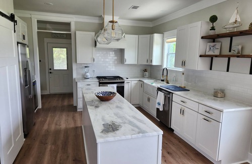 Gulfport Cottage | "MINT TO SEA" New Beach Cottage with porch views - 900 ft from the beach!
