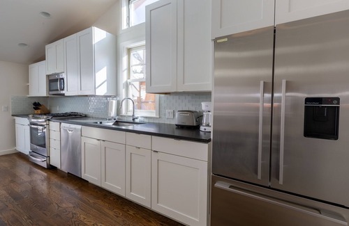 Minturn House | Minturn River Cabin with Hot Tub and NEW Air Conditioning