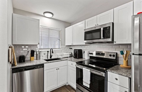 Central Arlington Apartment | Minutes AWAY from ALL the FUN and Action! 2BD unit