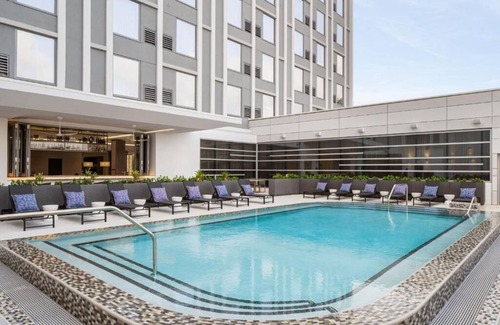 Ludlam Hotel | Minutes away from Downtown Dadeland! With Pool Access and Free Parking!