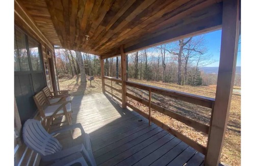 Fayetteville Cabin | Minutes from Baum Stadium with a View!