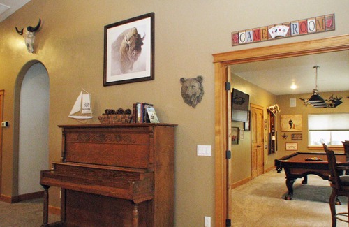 Lakeside House | Minutes from Flathead Lake! ~ NEW Theater Room! NEW AC! Glacier NP!