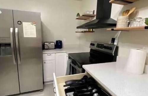 Speedway House | Minutes from Indy Motor Speedway - Dog friendly - Fully fenced yard