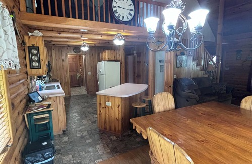 Baudette House | Minutes from Lake of The Woods, on Rainy River beautiful year round home!