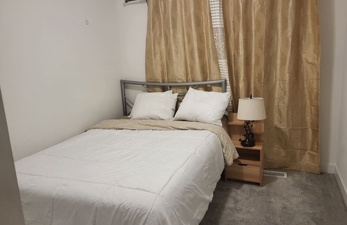 Leitrim House | Minutes from Ottawa Airport Short-Term