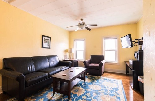 Centennial Apartment | Minutes from skiing and hiking